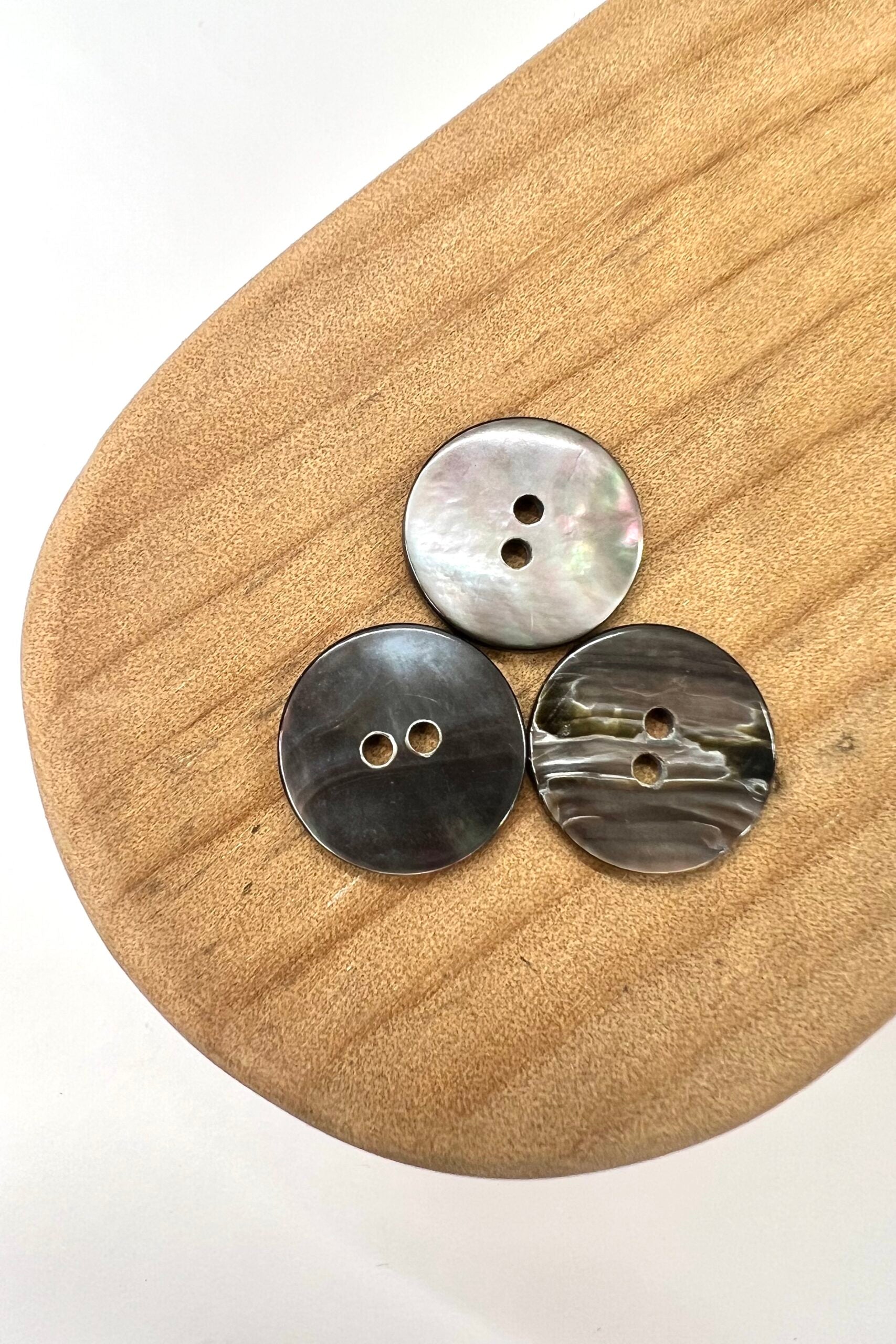Black Mother of Pearl Button | 17.5mm