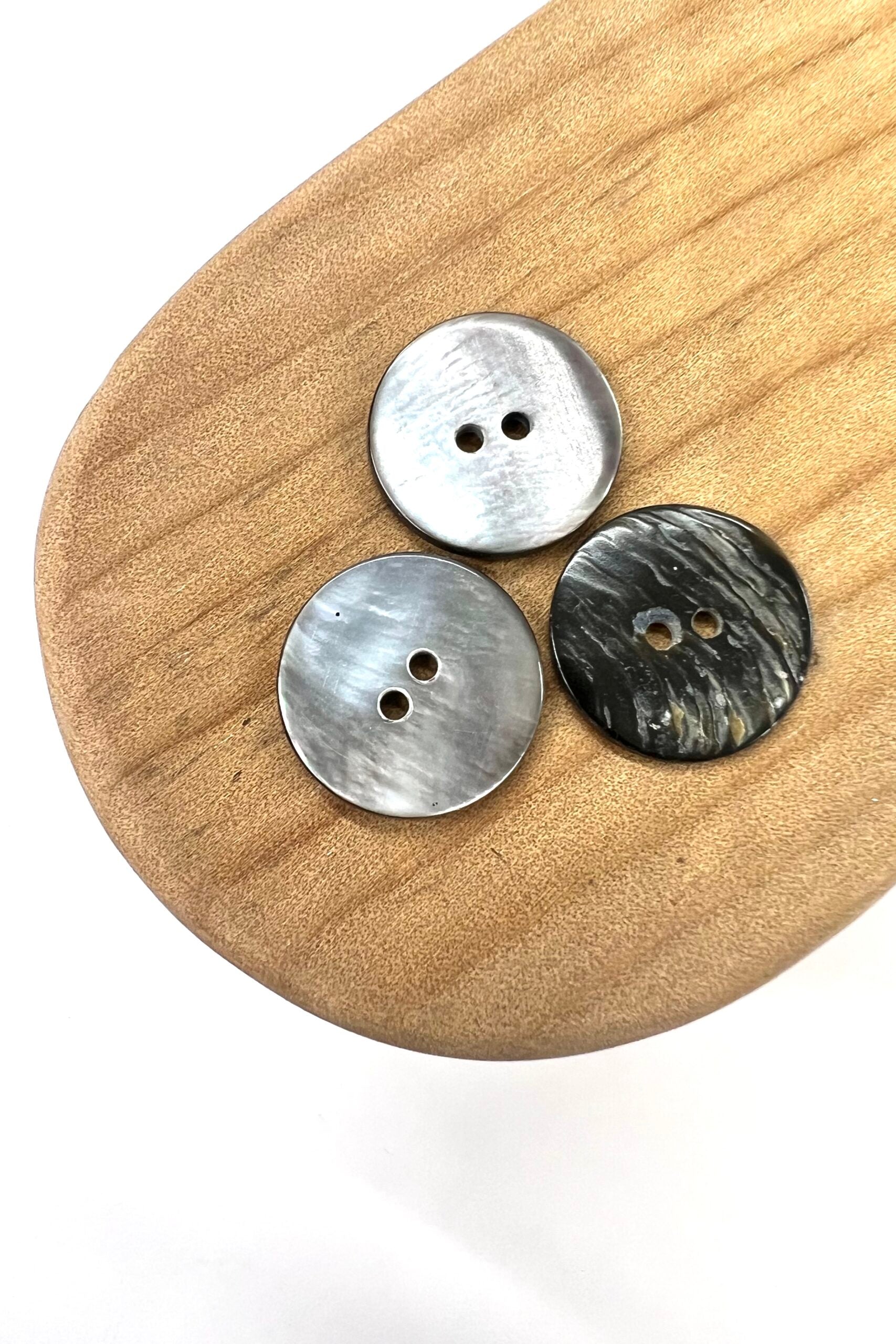 Black Mother of Pearl Button | 22.5mm