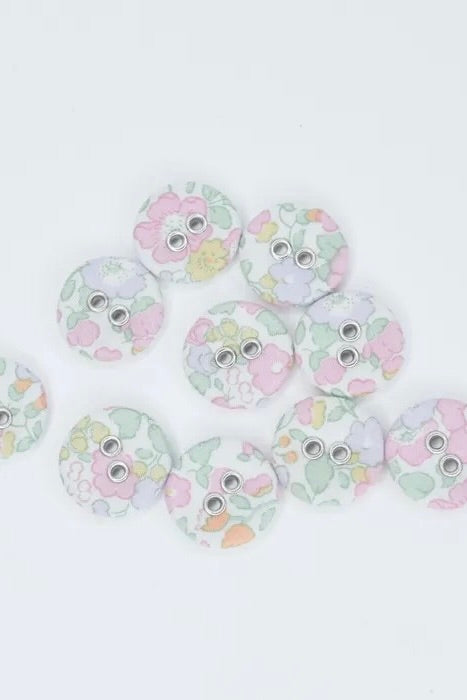 Liberty Betsy Ann H Button | 16mm