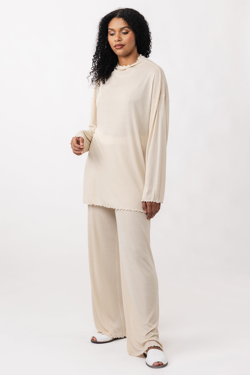 OLO funnel neck & V-neck tee